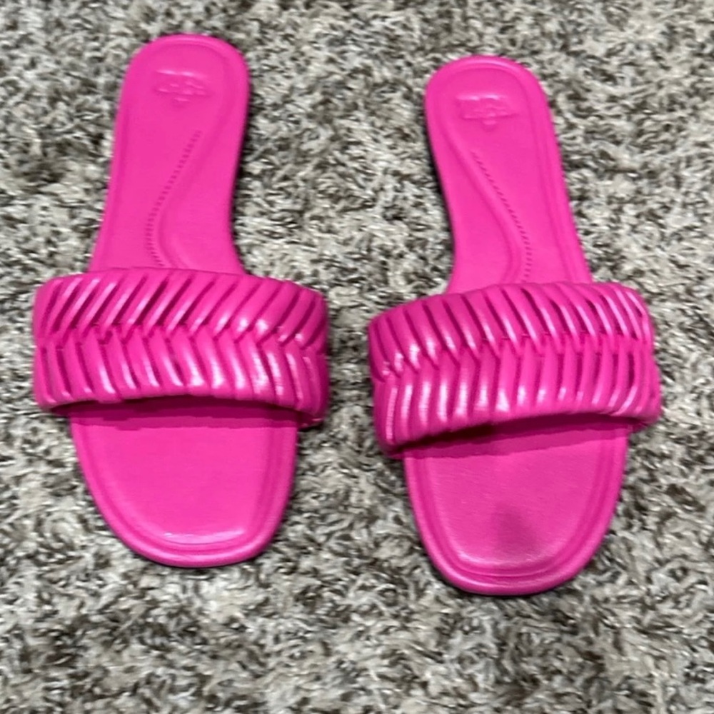Flat sandals